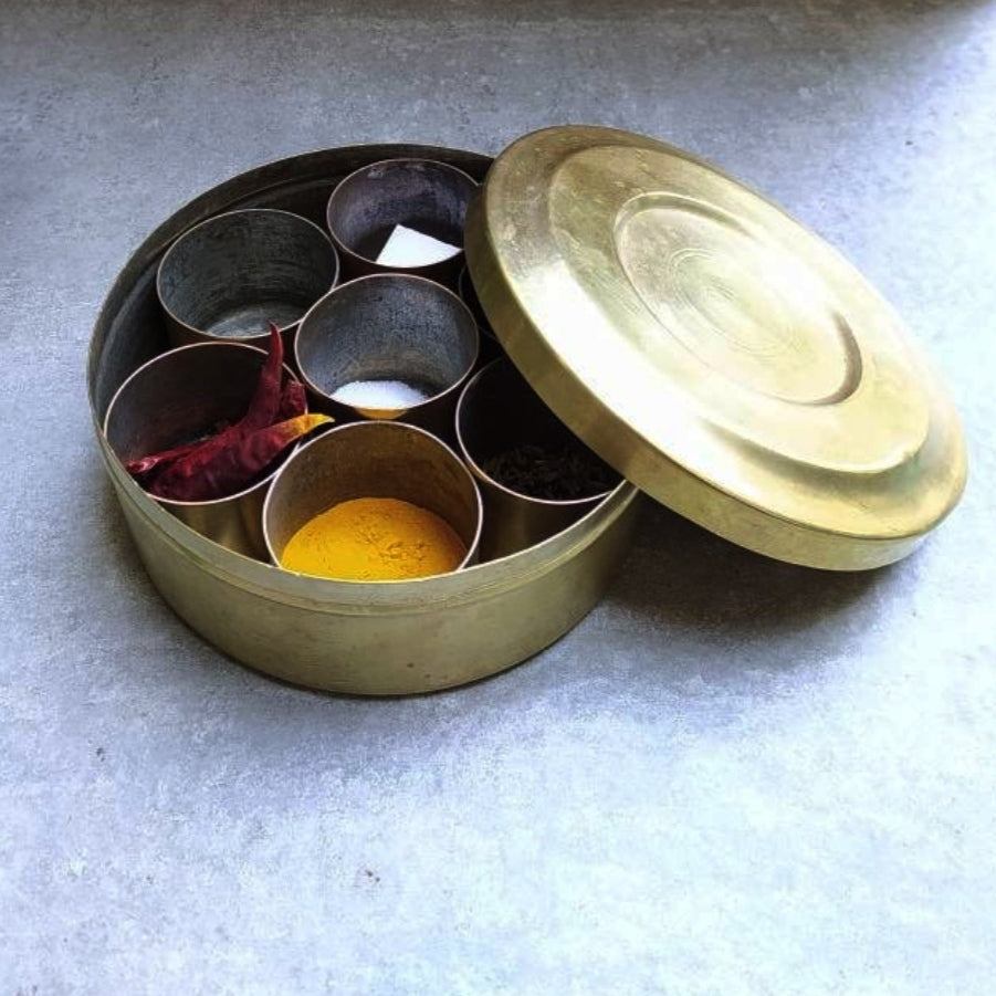 Vintage Round Brass Condiment | Spice Box With 7 Spice Containers, Diameter 18 cm x Ht 7 cm
