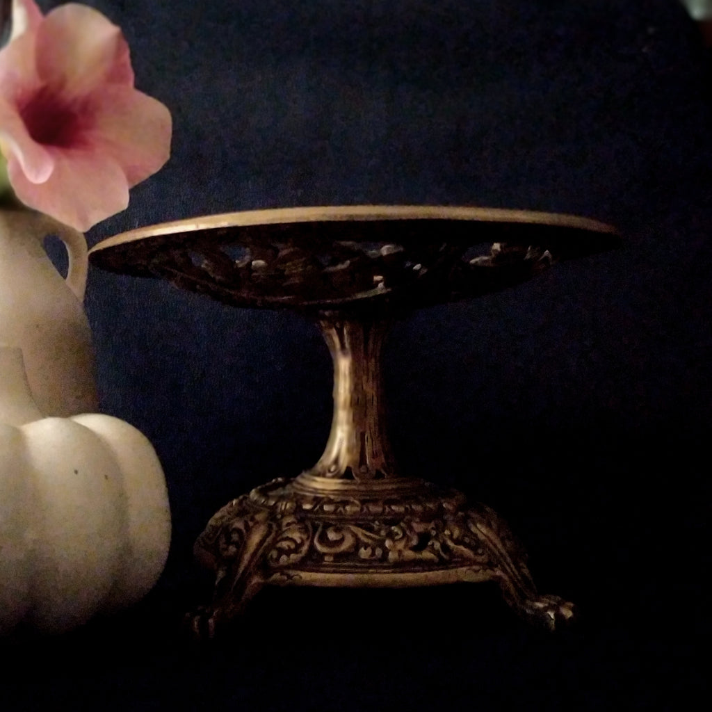 Exquisite Brass Fruit Bowl on Stand - A Timeless Blend of Elegance and Intricacy, Diameter 21 x Height 13 cm