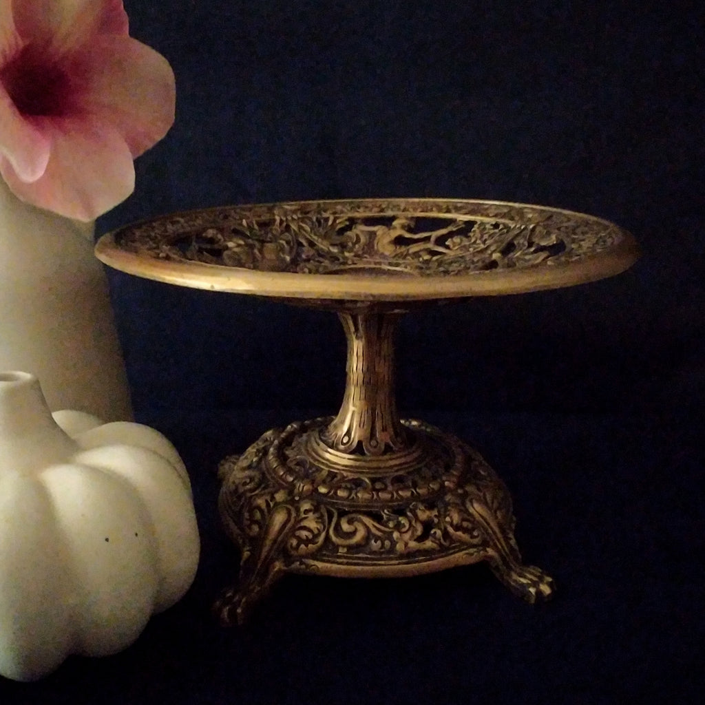 Exquisite Brass Fruit Bowl on Stand - A Timeless Blend of Elegance and Intricacy, Diameter 21 x Height 13 cm