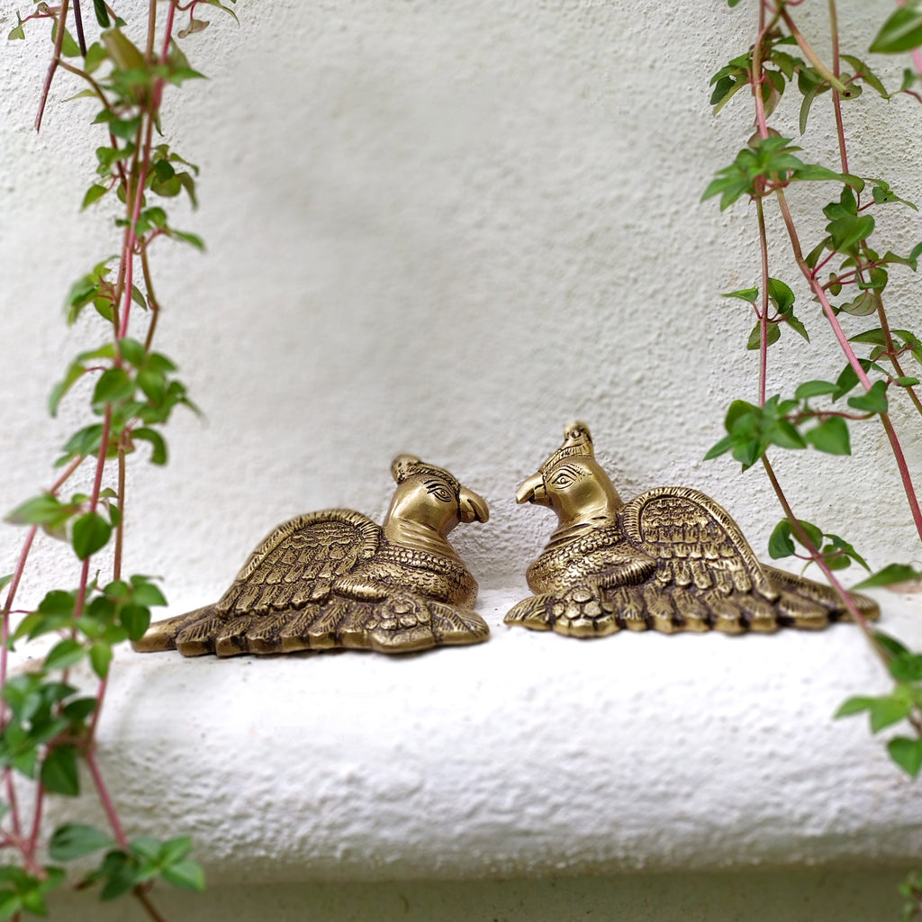 Enchanting Pair of Brass Parrots. Length 16 cm x Height 13 x Depth 5 cm