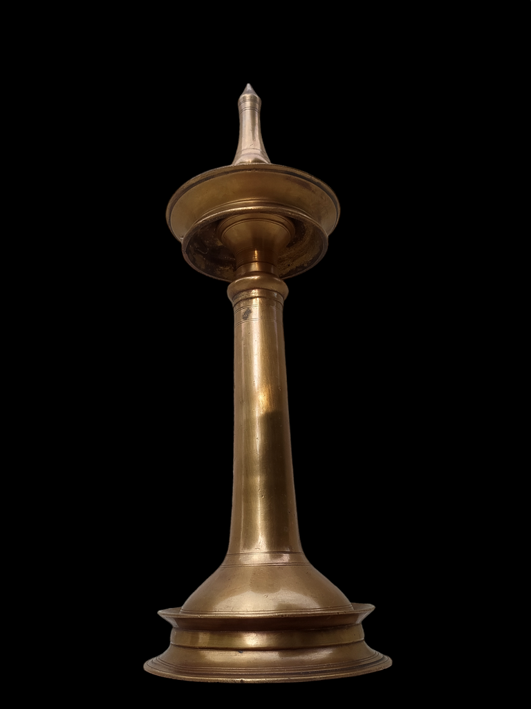 Nilavilakku - Traditional Kerala Brass Oil Lamp. Height 51 cm x Diameter 16.5 cm