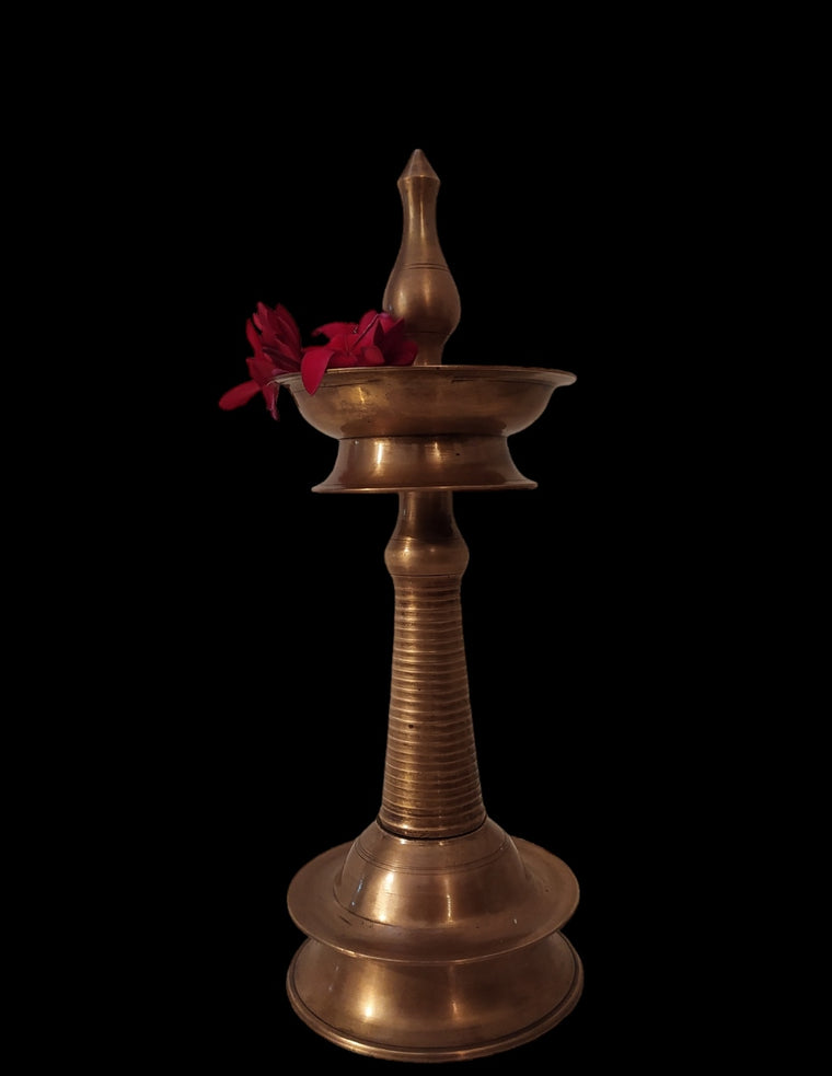 Nilavilakku - Traditional Kerala Brass Oil Lamp. Height 55 cm x Diameter 20 cm