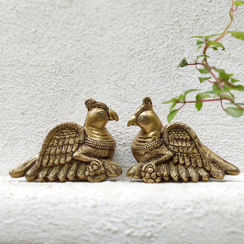 Enchanting Pair of Brass Parrots. Length 16 cm x Height 13 x Depth 5 cm