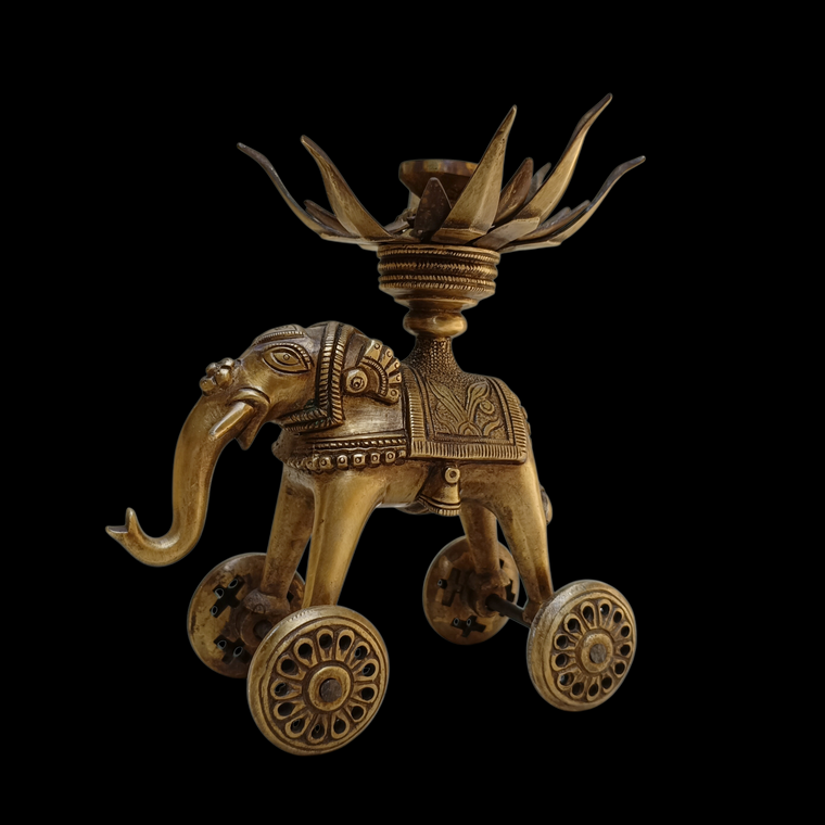 Majestic Brass Elephant On Wheels With A 16 Petals Lotus Lamp. L 16.5 cm x Ht 21 cm x W 8.5 cm (Copy)
