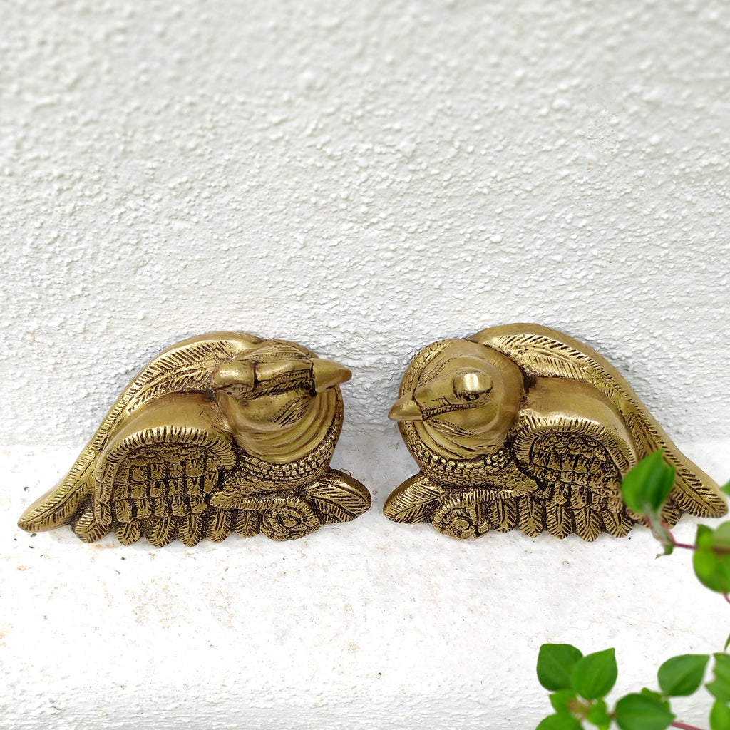 Enchanting Pair of Brass Parrots. Length 16 cm x Height 13 x Depth 5 cm