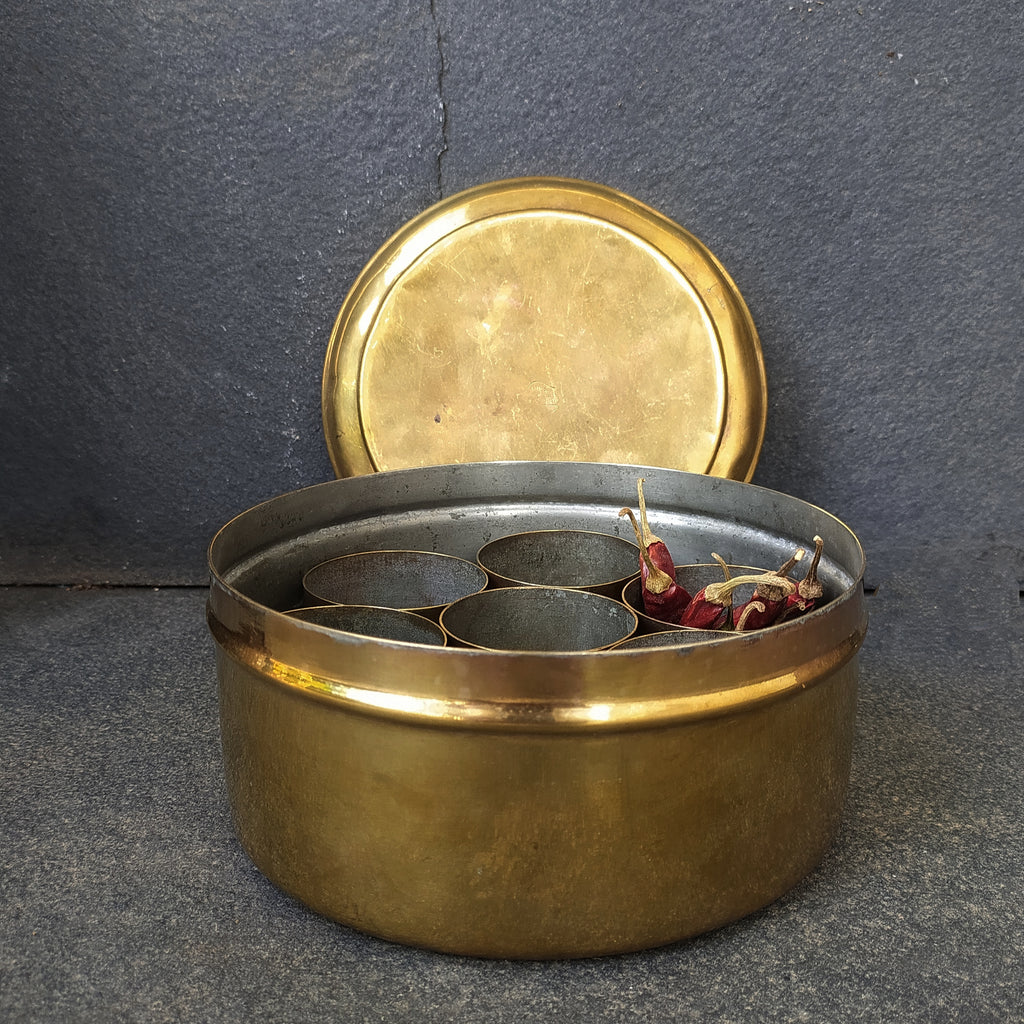 Vintage Round Brass Condiment | Spice Box With 7 Spice Containers, Diameter 18.5 cm x Ht 9.5 cm