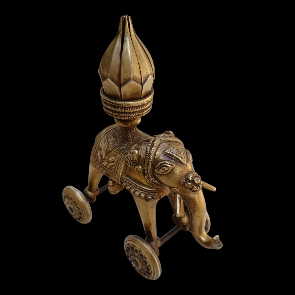 Majestic Brass Elephant On Wheels With A 16 Petals Lotus Lamp. L 16.5 cm x Ht 21 cm x W 8.5 cm (Copy)