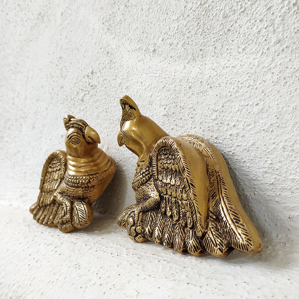 Enchanting Pair of Brass Parrots. Length 16 cm x Height 13 x Depth 5 cm