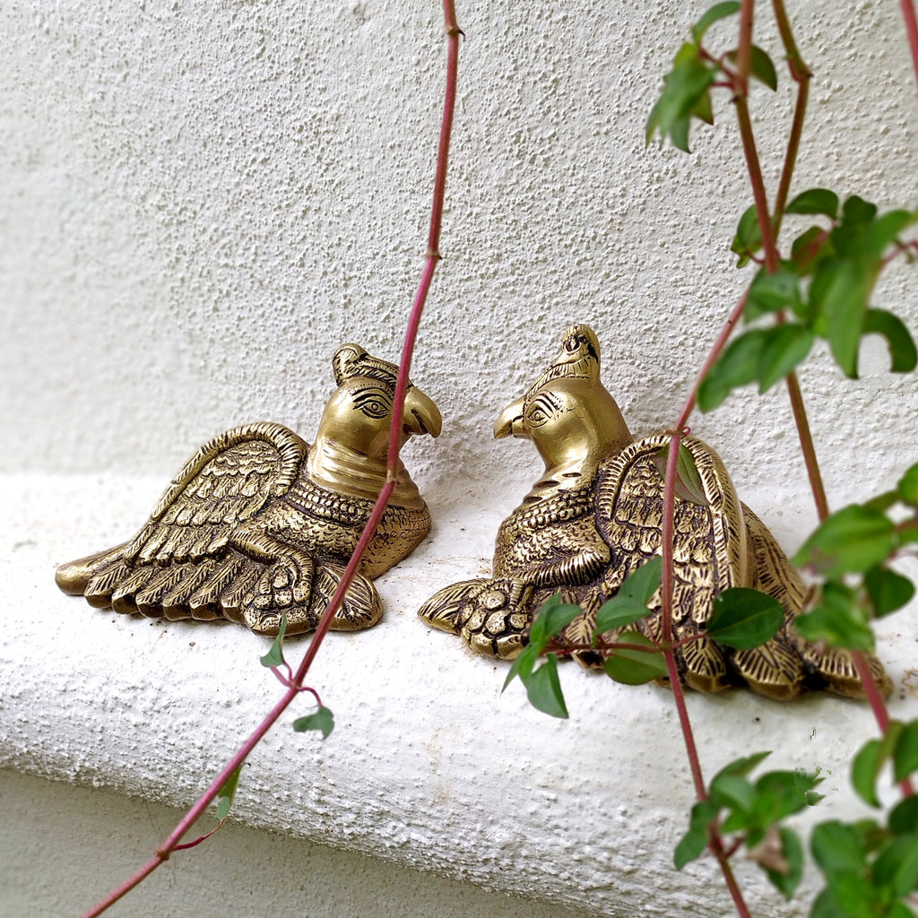 Enchanting Pair of Brass Parrots. Length 16 cm x Height 13 x Depth 5 cm