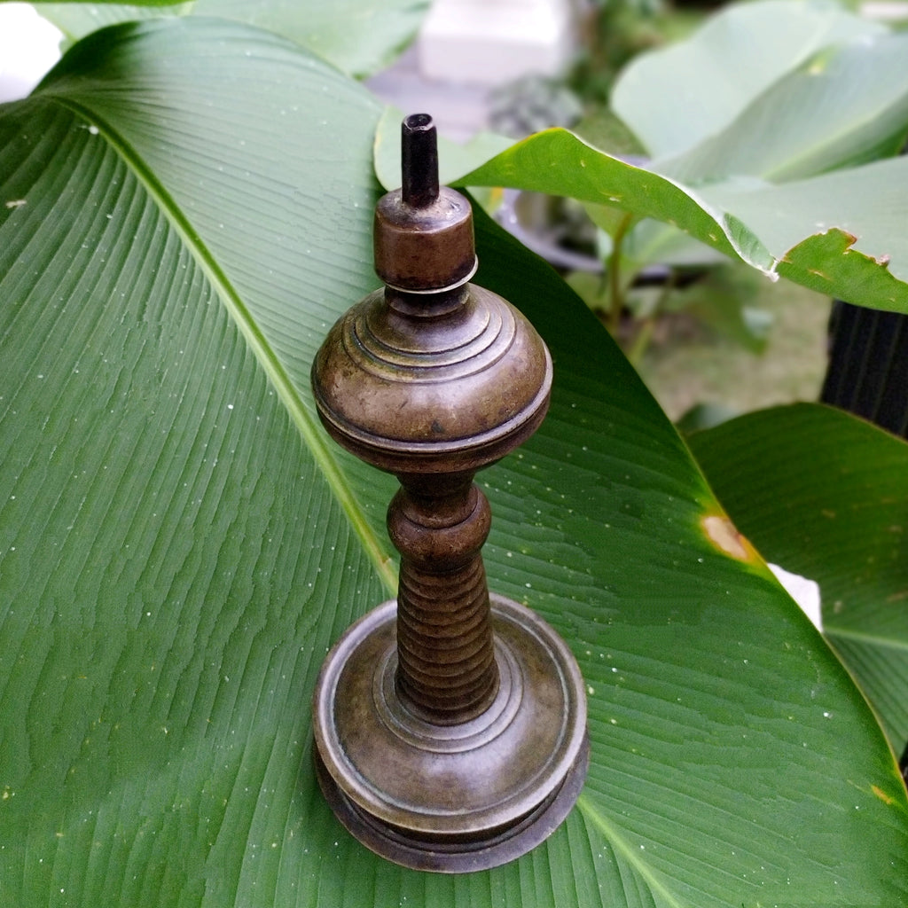 Vintage Brass Oil & Wick Lamp. Height 28 cm x Diameter 11.5 cm