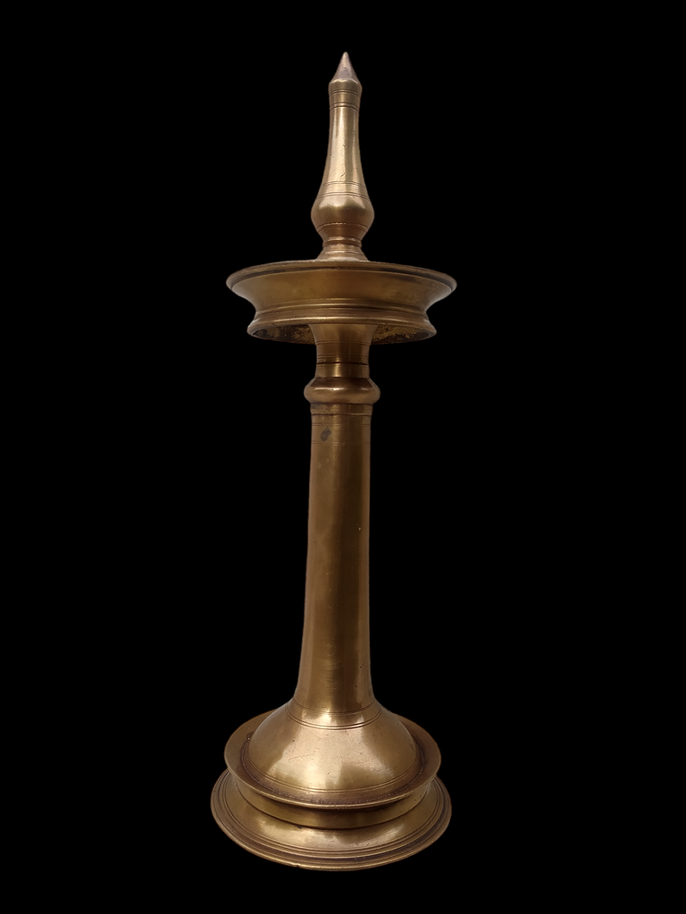 Nilavilakku - Traditional Kerala Brass Oil Lamp. Height 51 cm x Diameter 16.5 cm