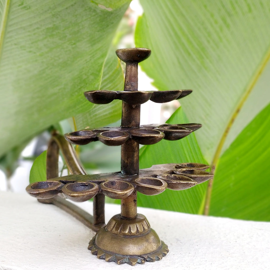 Vintage Brass Maha Arti | Prayer Lamp With 17 Diyas - Ht 20 cm x Length 30 cm