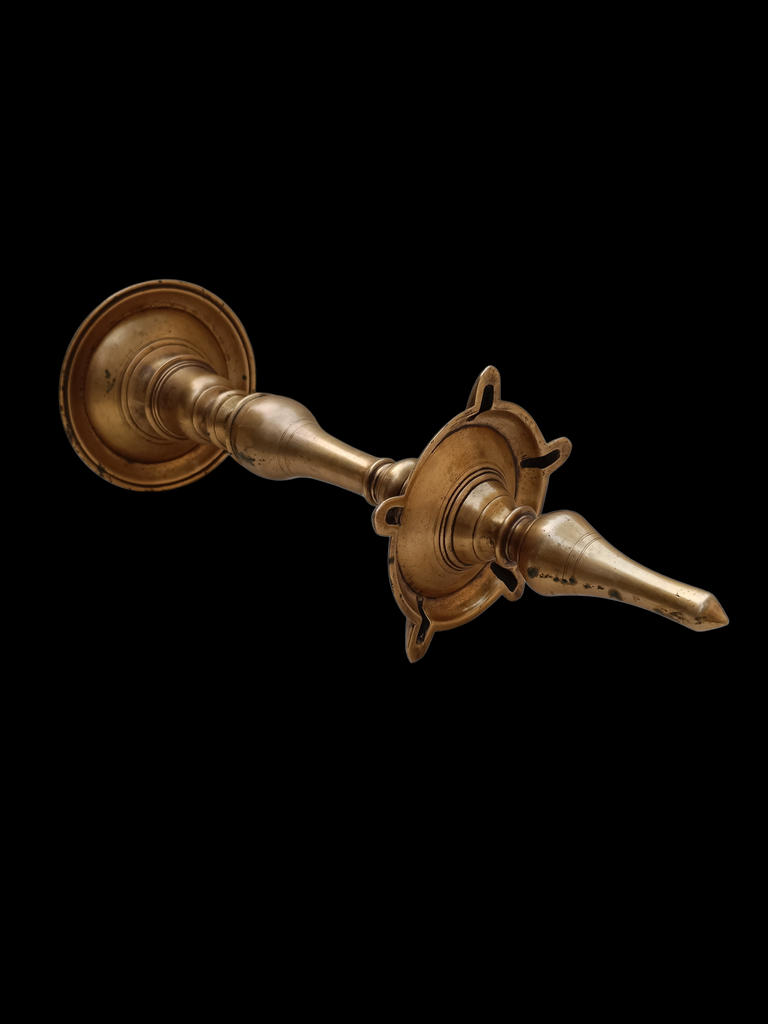 Traditional Vintage Brass Oil Lamp | Vilakku For Puja Room. Height 57 cm x Diameter 18 cm