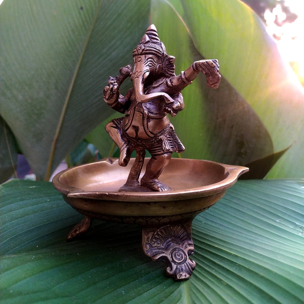 Majestic Brass Oil Lamp With Dancing Ganesha - Height 17 cm x Diameter 13 cm