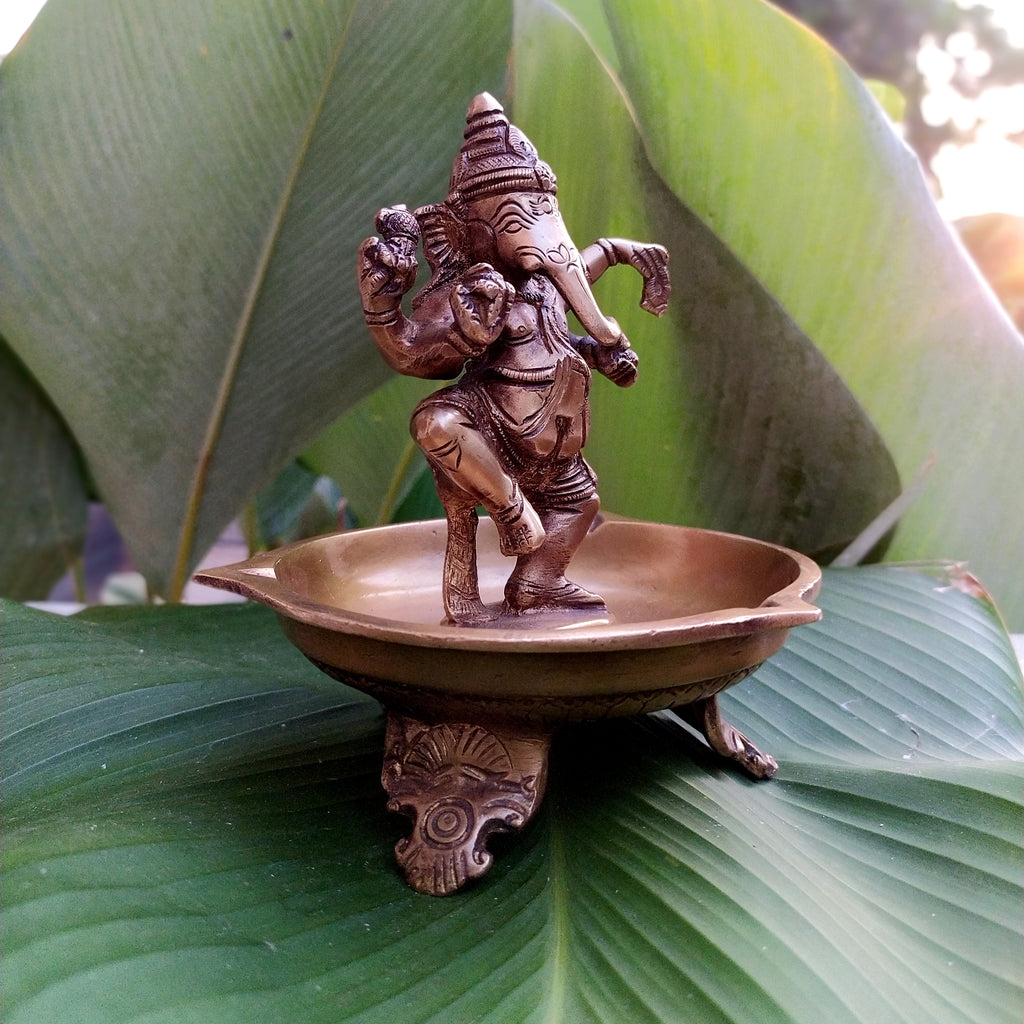 Majestic Brass Oil Lamp With Dancing Ganesha - Height 17 cm x Diameter 13 cm