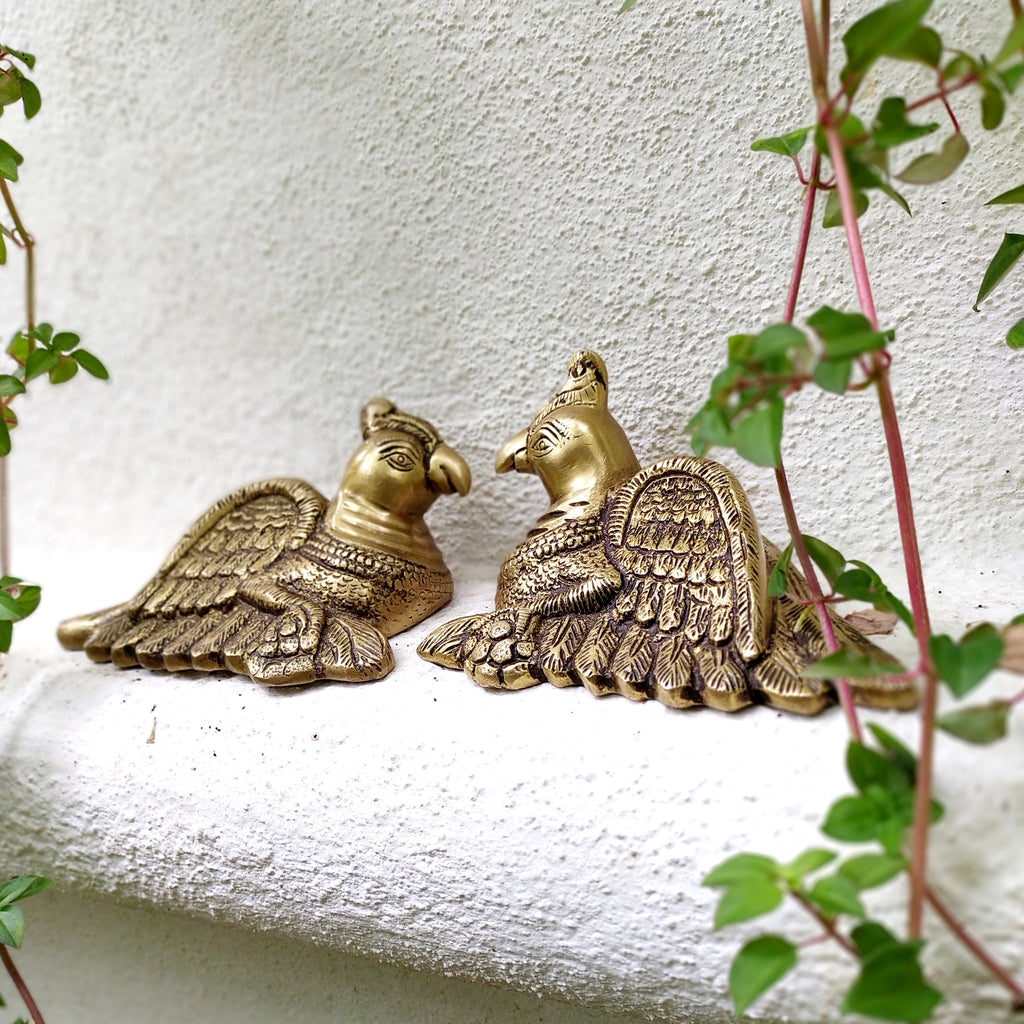 Enchanting Pair of Brass Parrots. Length 16 cm x Height 13 x Depth 5 cm