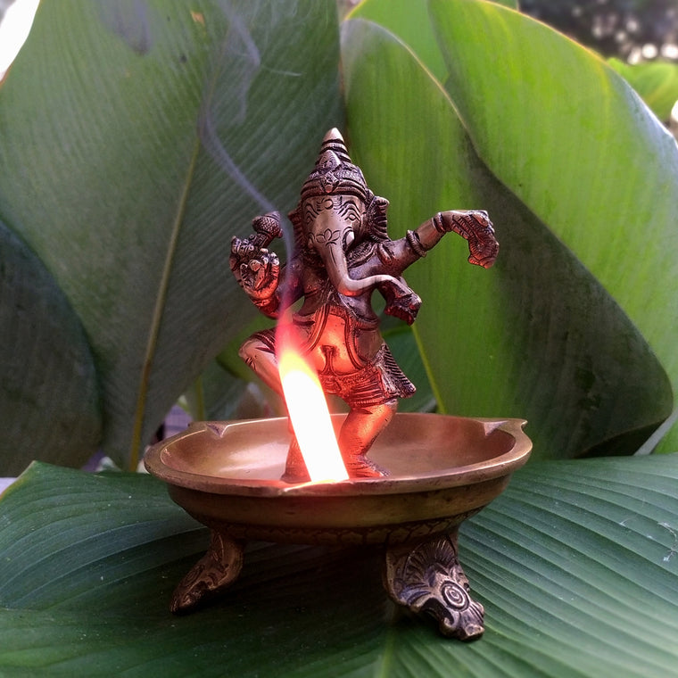Majestic Brass Oil Lamp With Dancing Ganesha - Height 17 cm x Diameter 13 cm