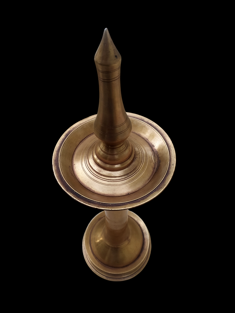 Nilavilakku - Traditional Kerala Brass Oil Lamp. Height 51 cm x Diameter 16.5 cm