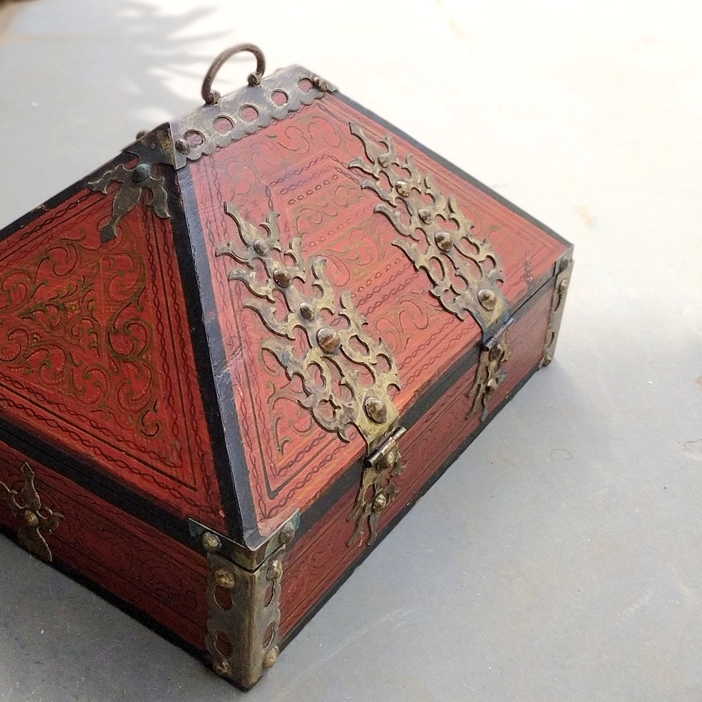 Nettoor Petti - Traditional Wooden Kerala Jewellery Box With Brass Fittings. L 36 cm x W28 cm x H26 cm