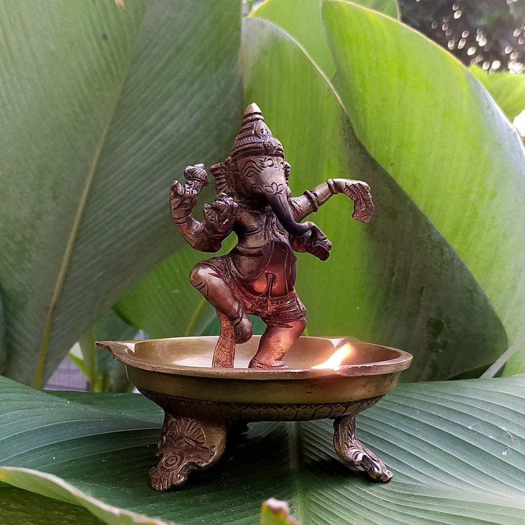 Majestic Brass Oil Lamp With Dancing Ganesha - Height 17 cm x Diameter 13 cm