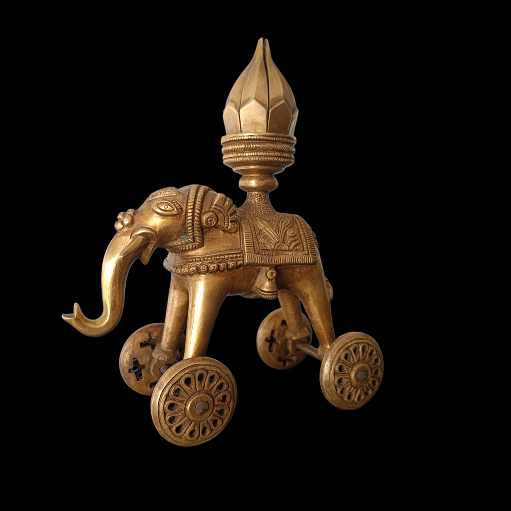 Majestic Brass Elephant On Wheels With A 16 Petals Lotus Lamp. L 16.5 cm x Ht 21 cm x W 8.5 cm (Copy)
