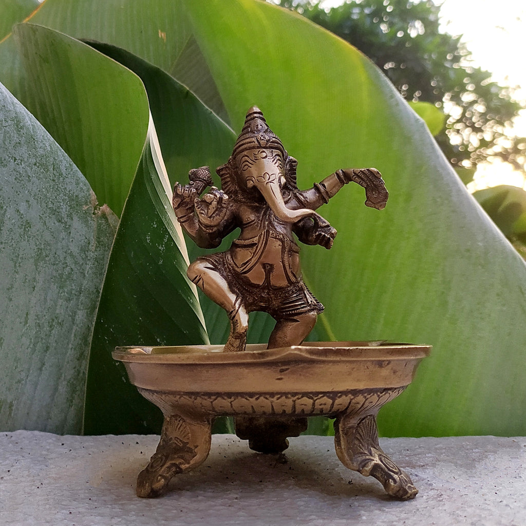 Majestic Brass Oil Lamp With Dancing Ganesha - Height 17 cm x Diameter 13 cm