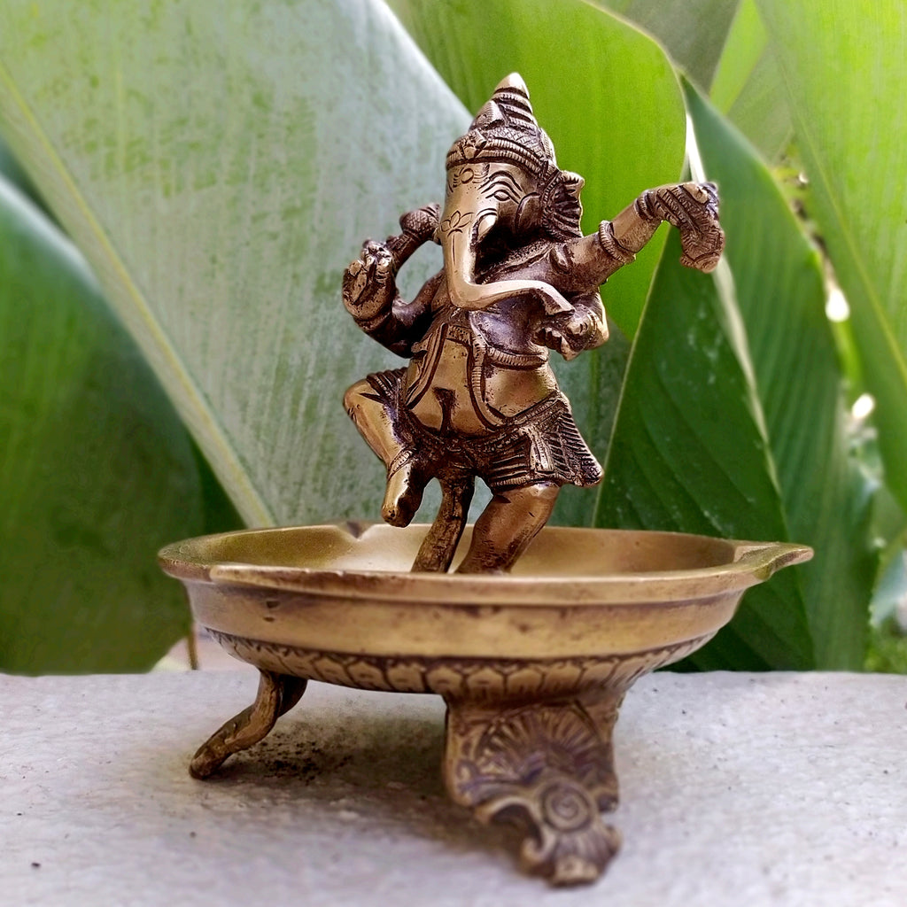 Majestic Brass Oil Lamp With Dancing Ganesha - Height 17 cm x Diameter 13 cm