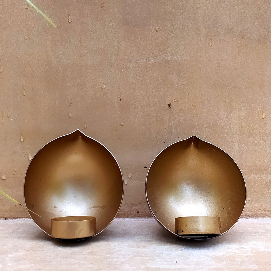 Pair Of Wall Mounted Metal Tea Light Holders With A Teardrop Design - Ht 11.5 cm x W 9.5 cm x D 7 cm