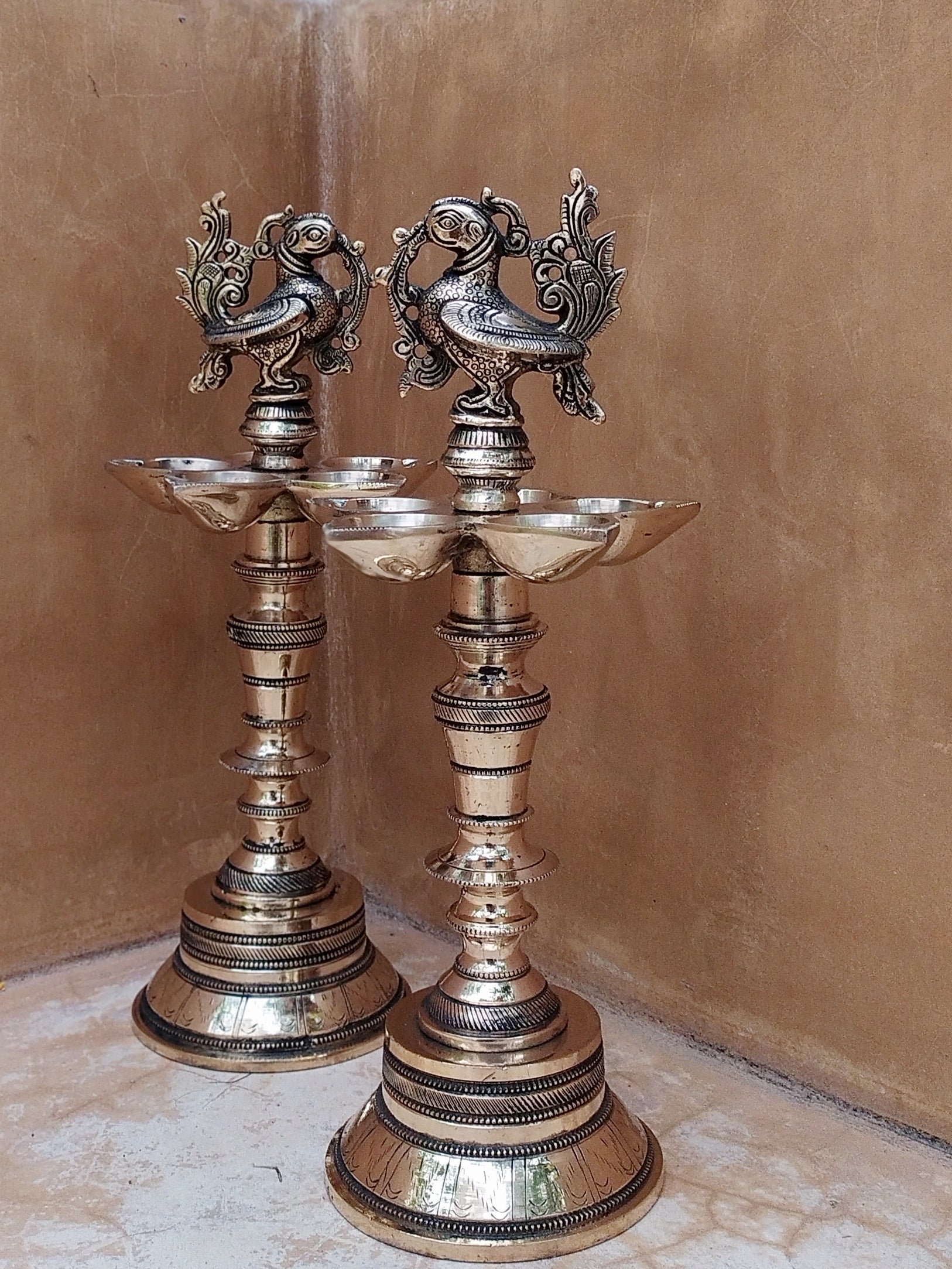 Pair Of Exquisite Brass Oil Lamps With 5 Diyas Handcrafted With The My -  The Indian Weave