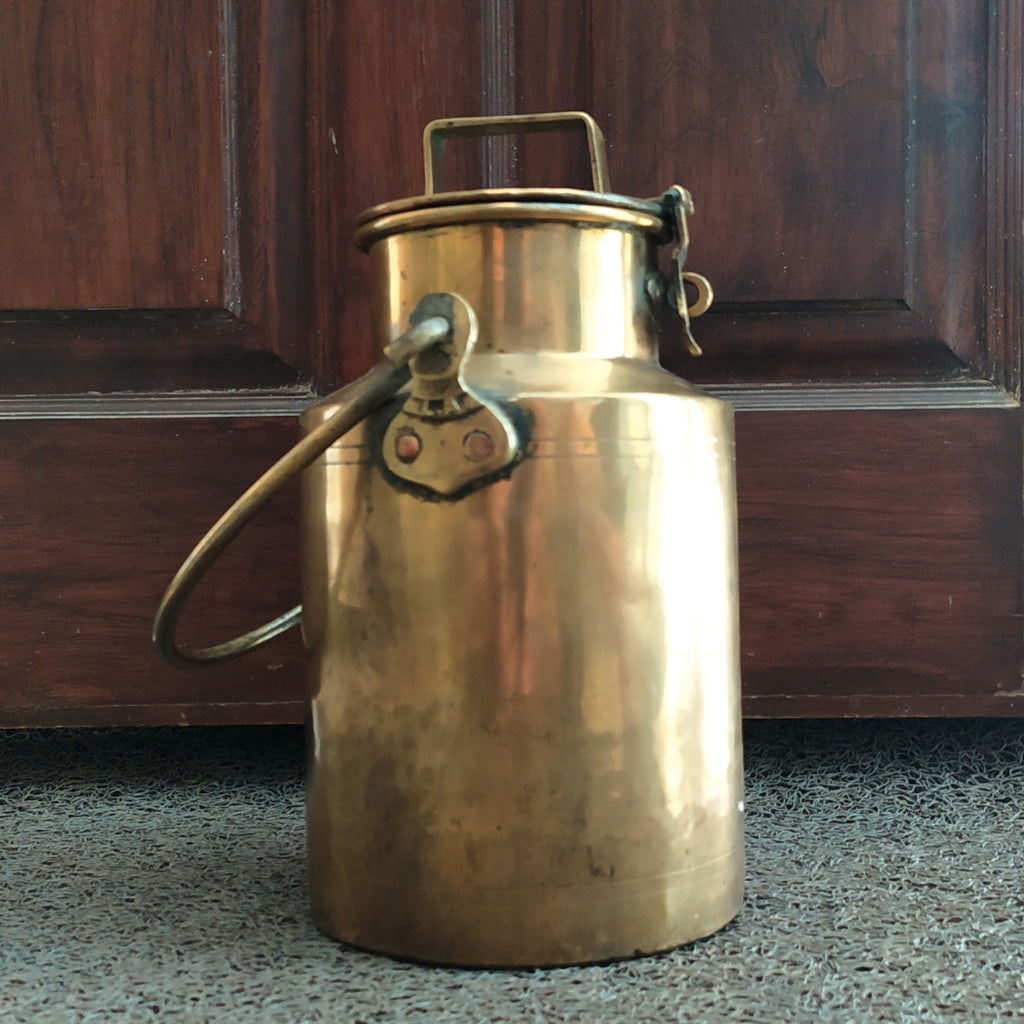 Vintage Old Fashioned Milk Pail With Lid . Height 27 cm x Diameter 14.5 cm