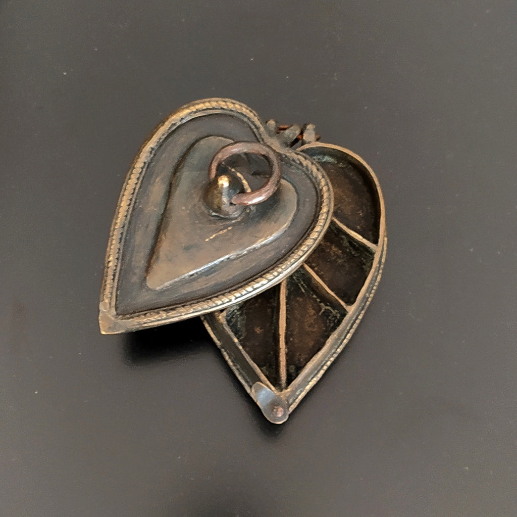 Vintage Heart Shaped Brass Kum Kum Box With 6 Compartments - Length 15 cm x Height 7.5 cm x Width 10.5 cm