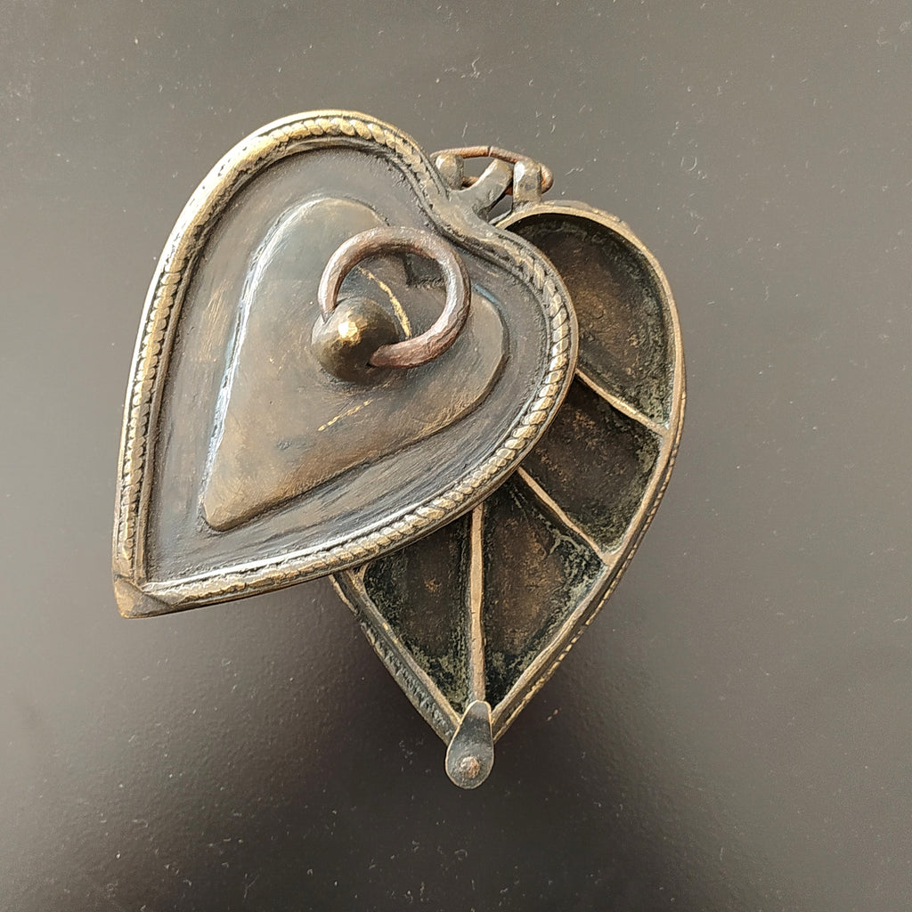 Vintage Heart Shaped Brass Kum Kum Box With 6 Compartments - Length 15 cm x Height 7.5 cm x Width 10.5 cm