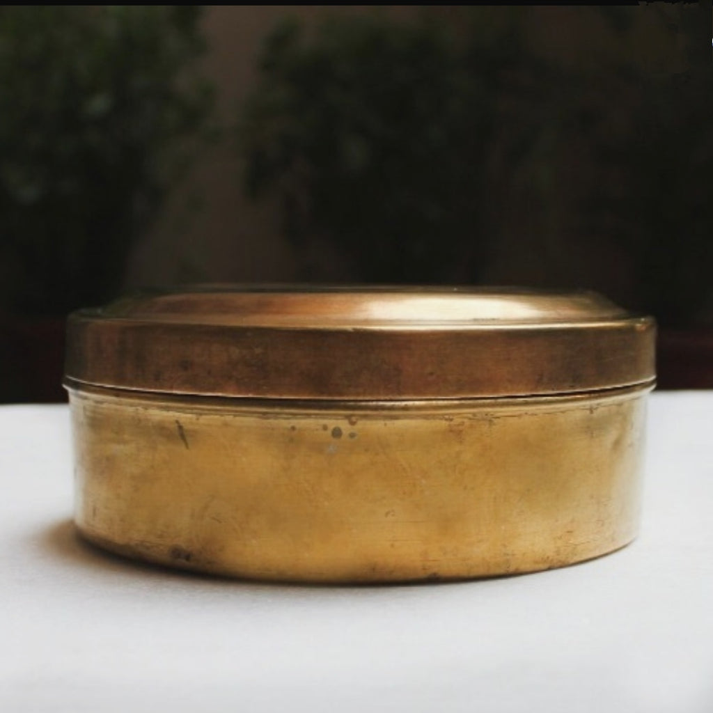 Traditional Vintage Round Brass Condiment | Spice Box With 7 Spice Containers, Diameter 16.5 cm x Ht 7 cm