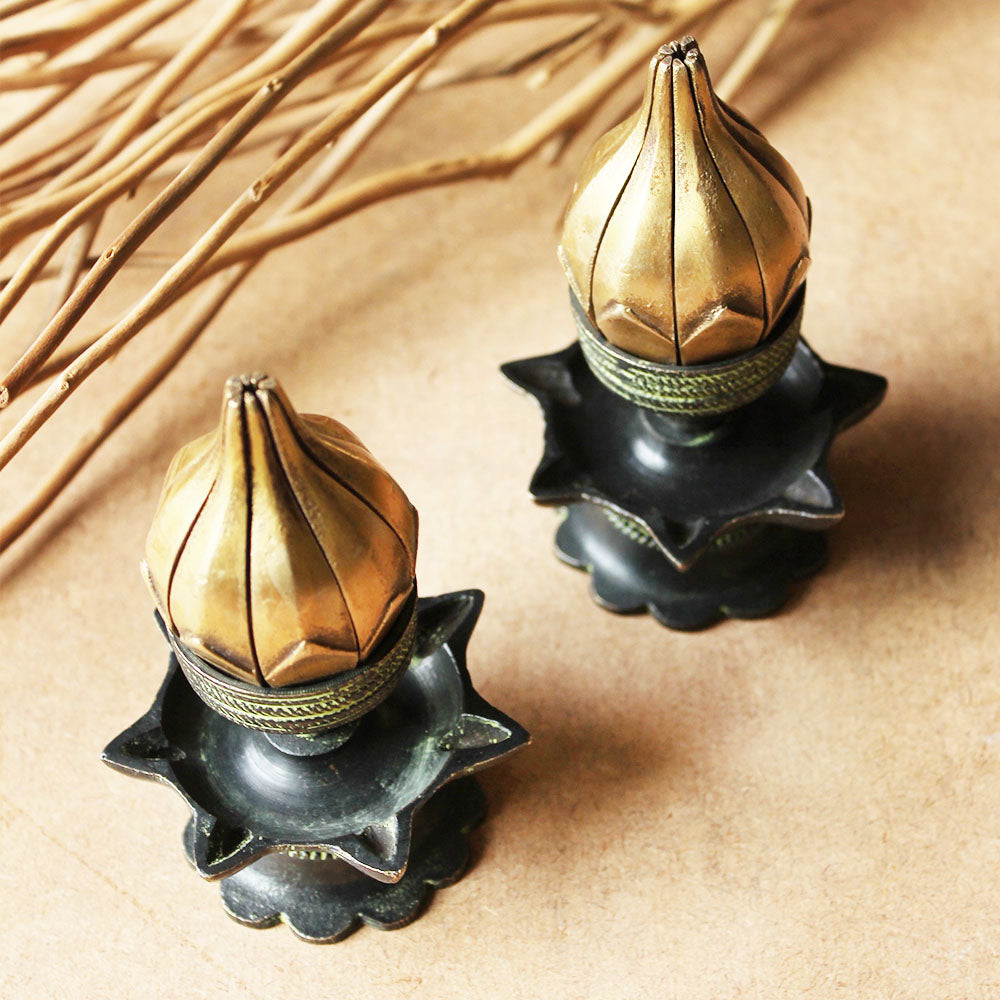Set Of 2 Vintage Lotus Oil Lamps With 16 Lotus Petals & 8 Oil Diyas - H 12 cm x W 8 cm - theindianweave