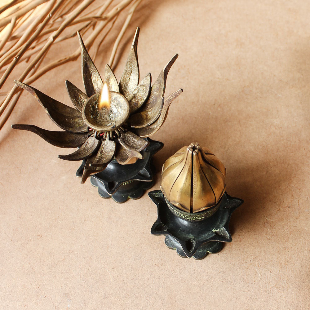 Set Of 2 Vintage Lotus Oil Lamps With 16 Lotus Petals & 8 Oil Diyas - H 12 cm x W 8 cm - theindianweave