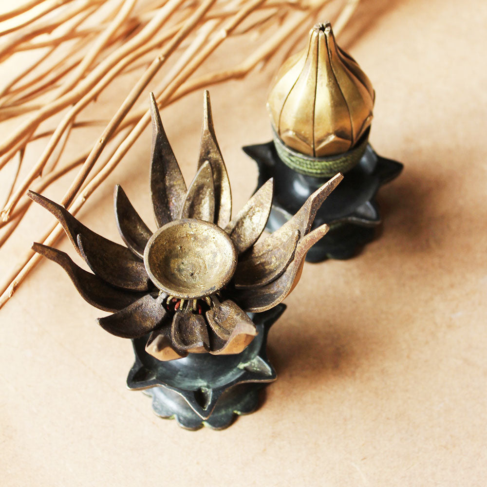 Set Of 2 Vintage Lotus Oil Lamps With 16 Lotus Petals & 8 Oil Diyas - H 12 cm x W 8 cm - theindianweave