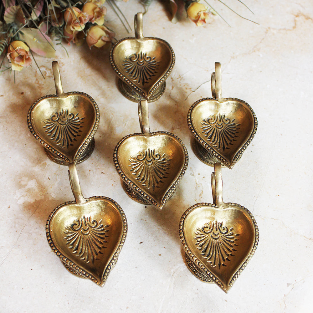 Set Of 6 Vintage Brass Heart Shaped Oil Lamps | Diyas .  Length 11 cm x W 7 cm x H 7 cm