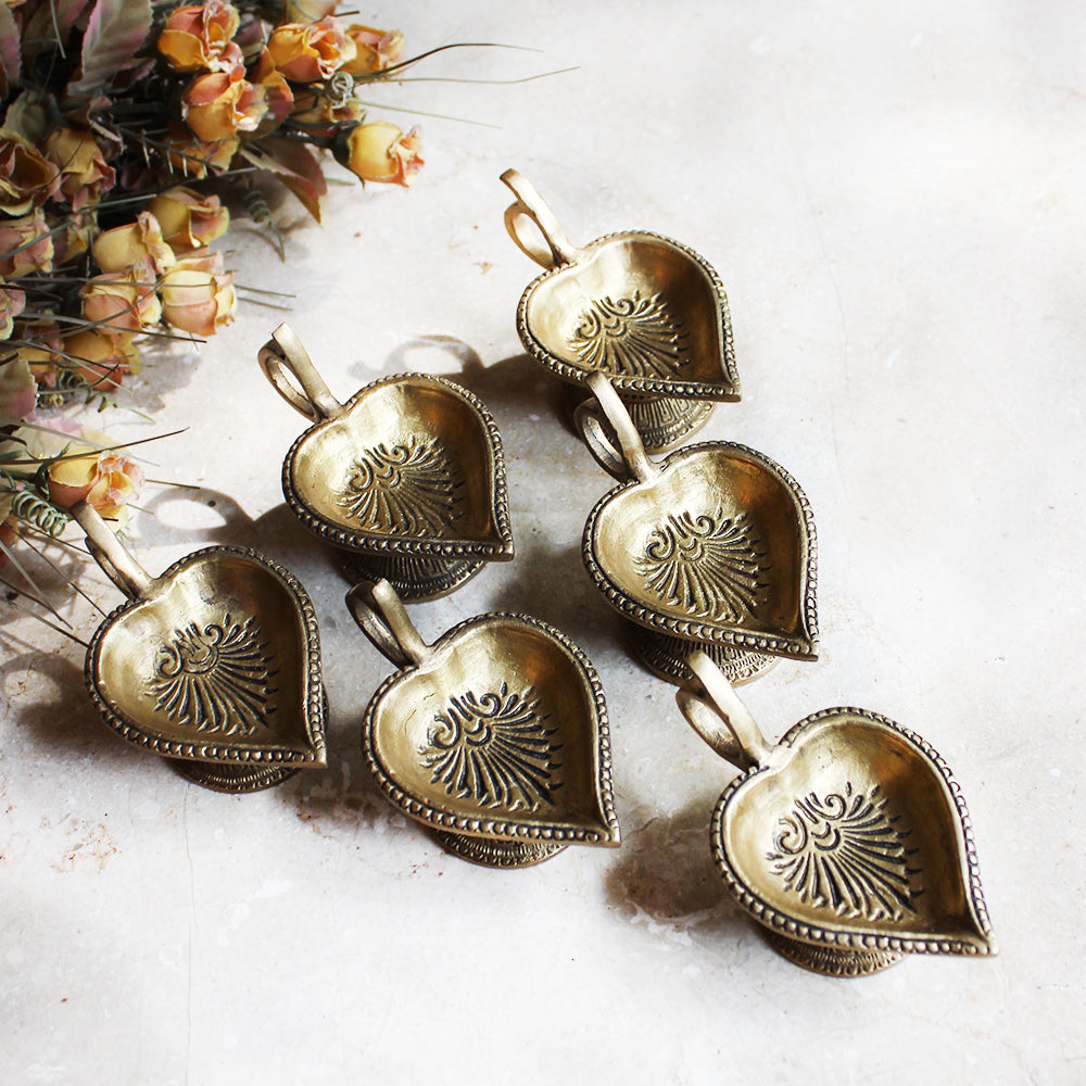 Set Of 6 Vintage Brass Heart Shaped Oil Lamps | Diyas .  Length 11 cm x W 7 cm x H 7 cm